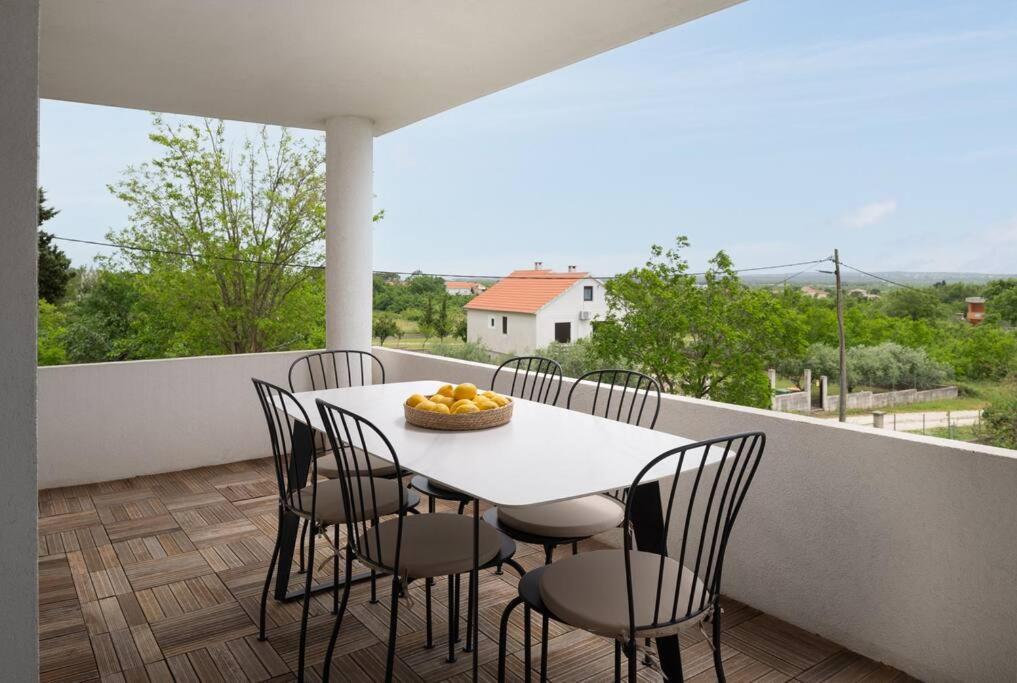 Spacious And Fully Equipped Apartment Near Zadar Smokovic Kültér fotó